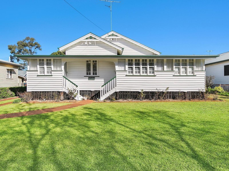 128 Taylor Street, Newtown QLD 4350