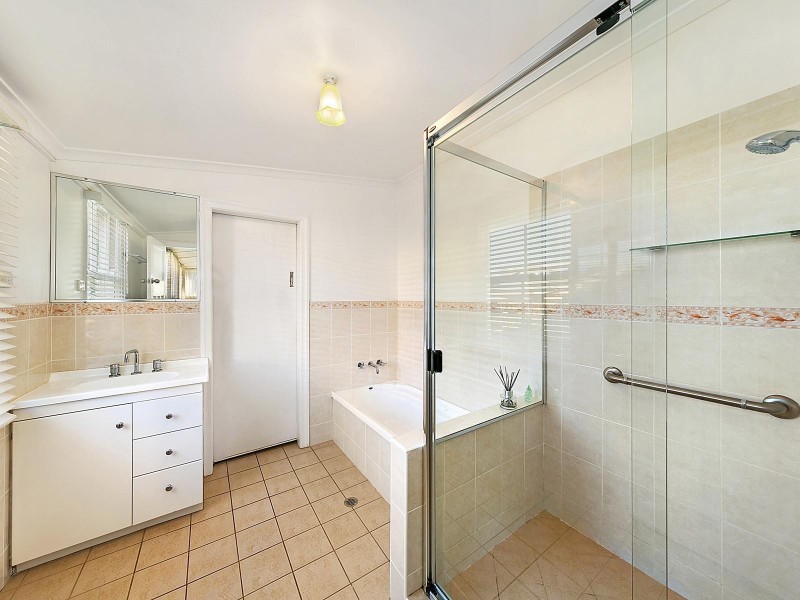 128 Taylor Street, Newtown QLD 4350