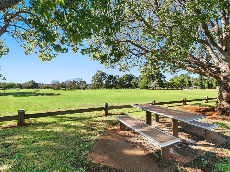 128 Taylor Street, Newtown QLD 4350