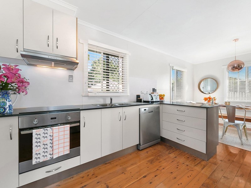 17 Bingara Street, Mount Lofty QLD 4350