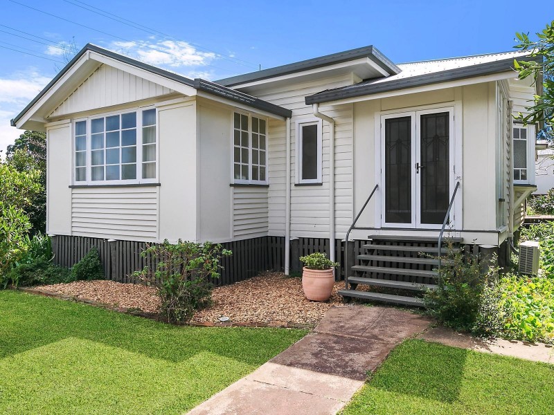 25 Bridge Street, Mount Lofty QLD 4350