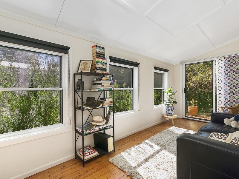 25 Bridge Street, Mount Lofty QLD 4350