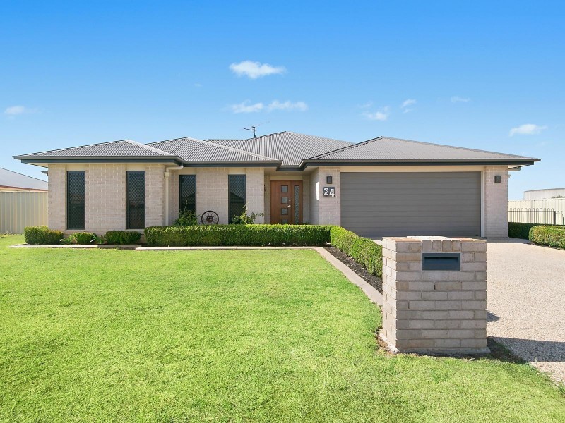 24 Wellington Street, Wyreema QLD 4352