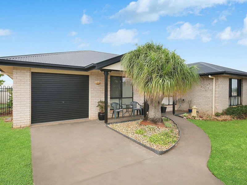 18 Macrossan Street, Cranley QLD 4350