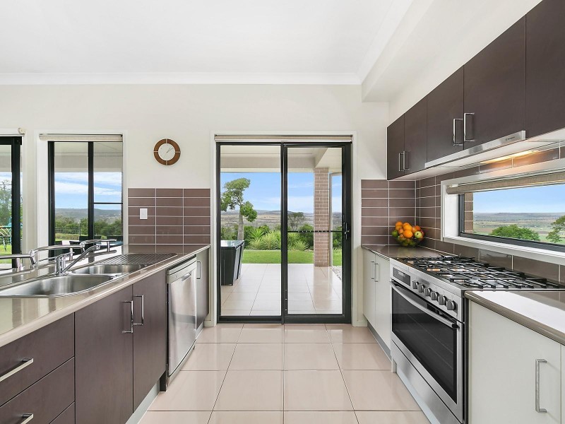 23 Hilltop Drive, Gowrie Junction QLD 4352