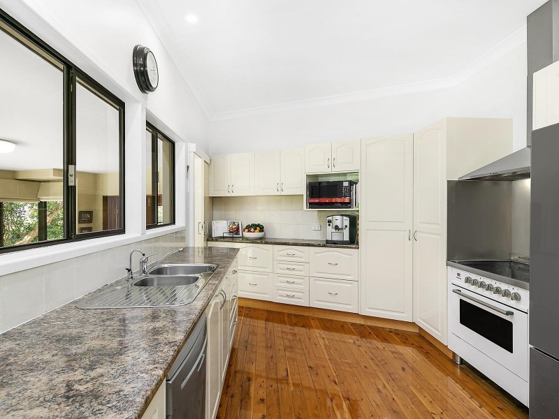 17 Wirra Wirra Street, Mount Lofty QLD 4350