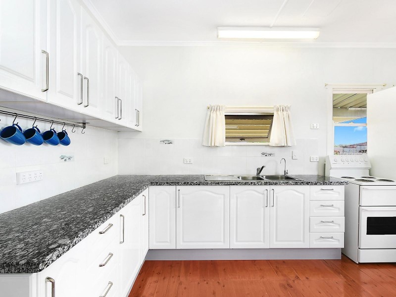 809 Ruthven Street, Kearneys Spring QLD 4350