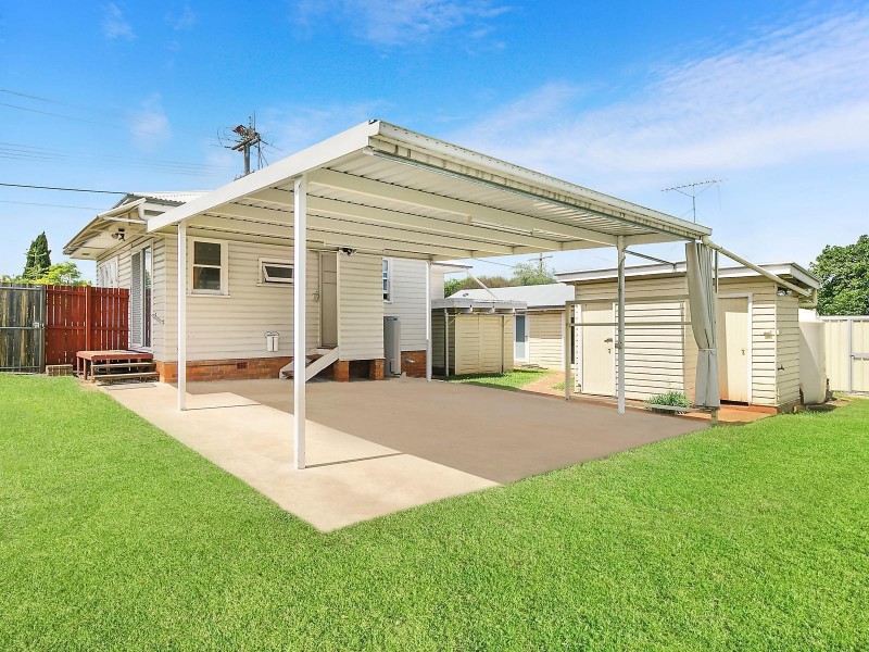 809 Ruthven Street, Kearneys Spring QLD 4350