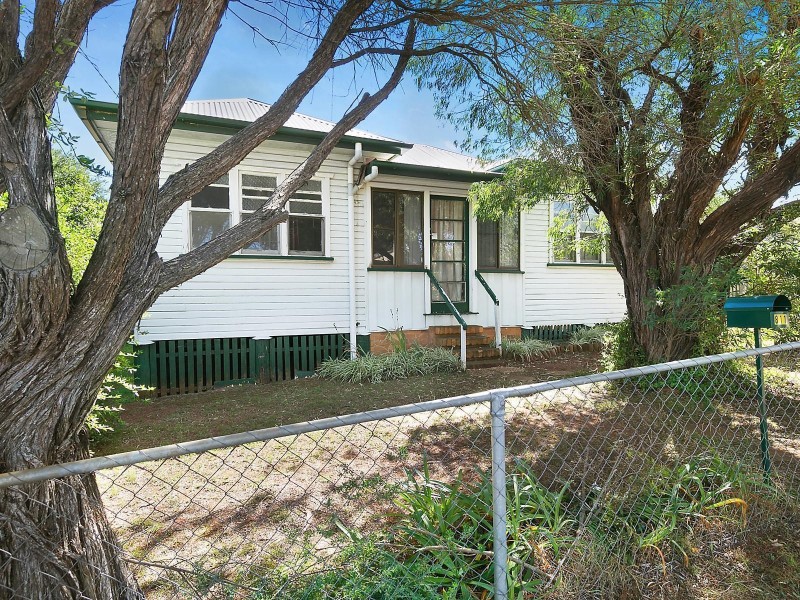 811 Ruthven Street, Kearneys Spring QLD 4350