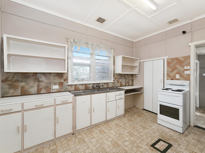 811 Ruthven Street, Kearneys Spring QLD 4350