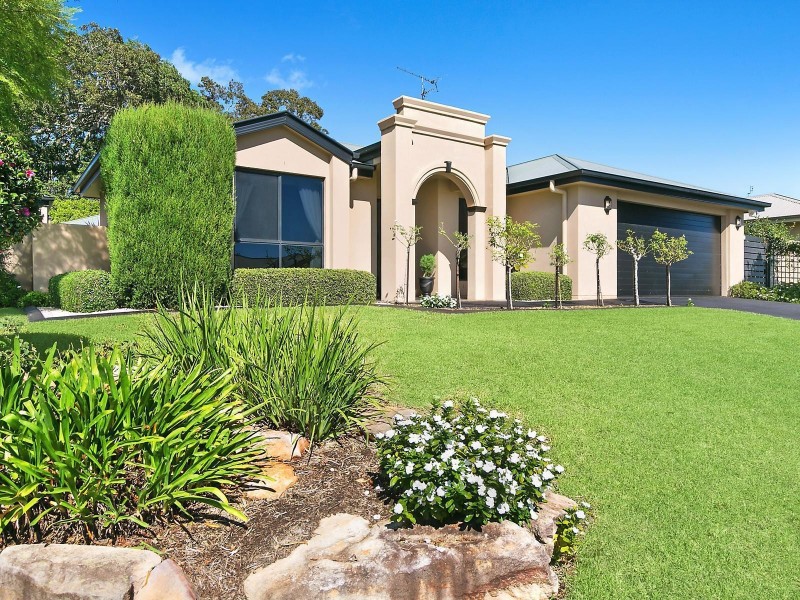 2 Prime Minister Drive, Middle Ridge QLD 4350