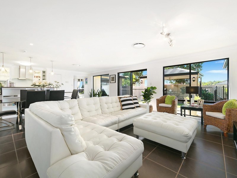 2 Prime Minister Drive, Middle Ridge QLD 4350