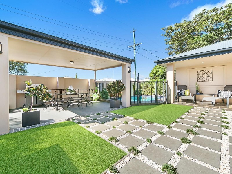 2 Prime Minister Drive, Middle Ridge QLD 4350