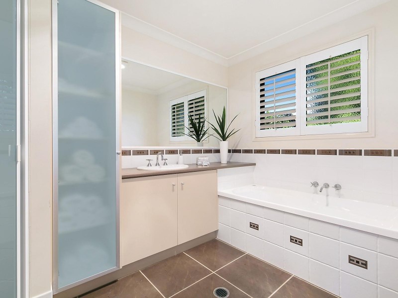 2 Prime Minister Drive, Middle Ridge QLD 4350