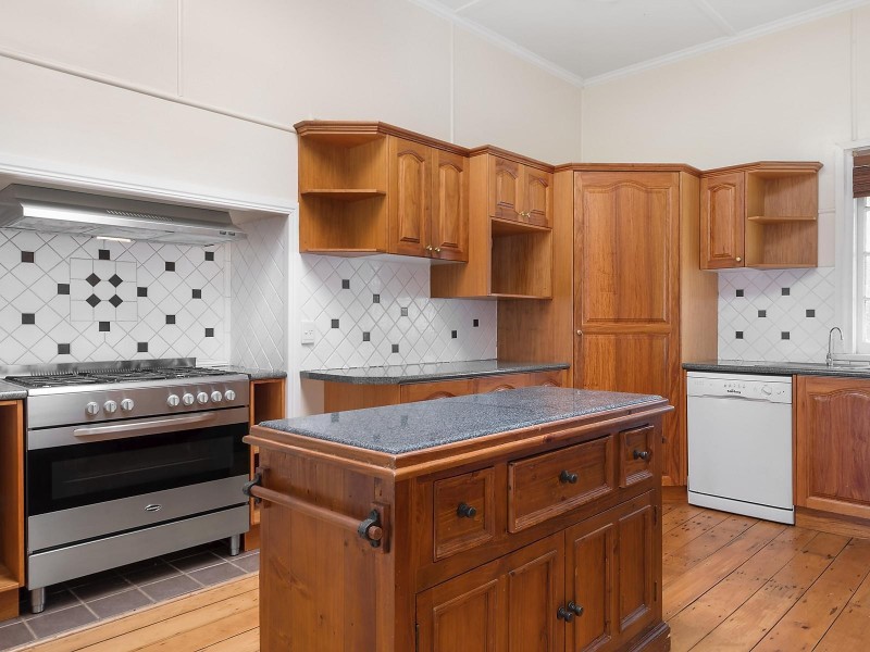 111 Jellicoe Street, North Toowoomba QLD 4350