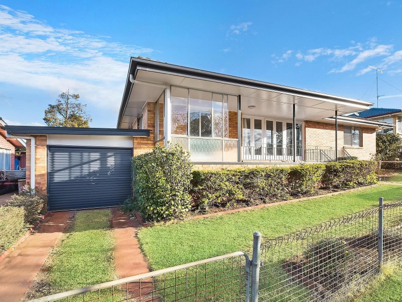 14 Hunter Street, Centenary Heights QLD 4350