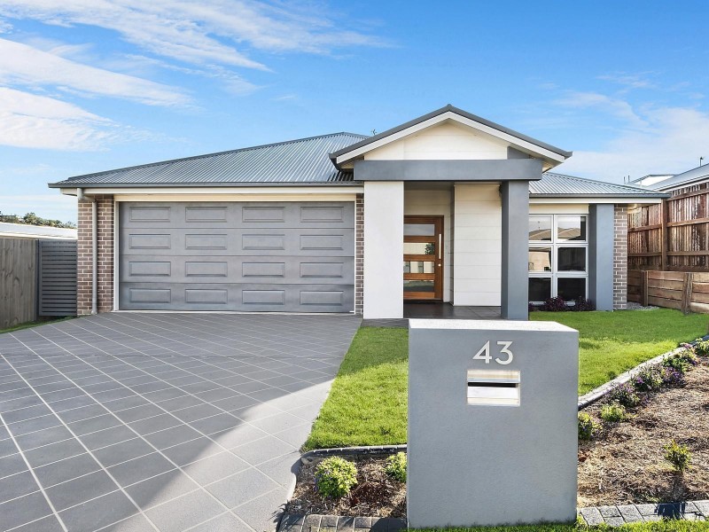 43 Alistair Street, Glenvale QLD 4350