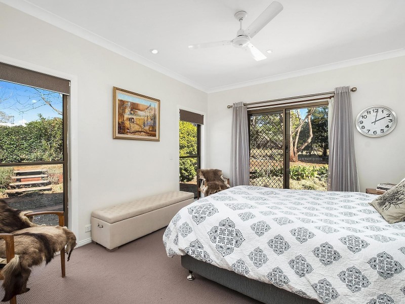 6 Whispering Pines Drive, Highfields QLD 4352