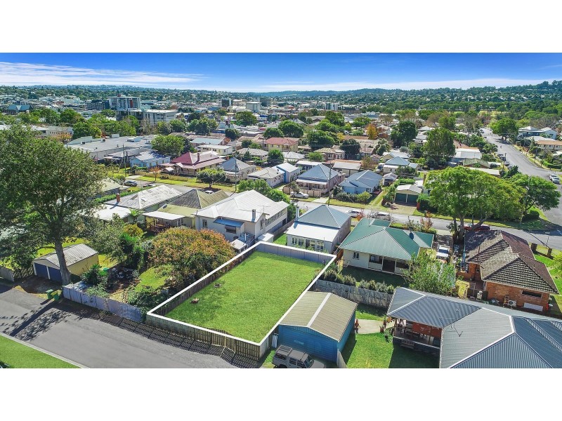 5 Thompson Lane, East Toowoomba QLD 4350