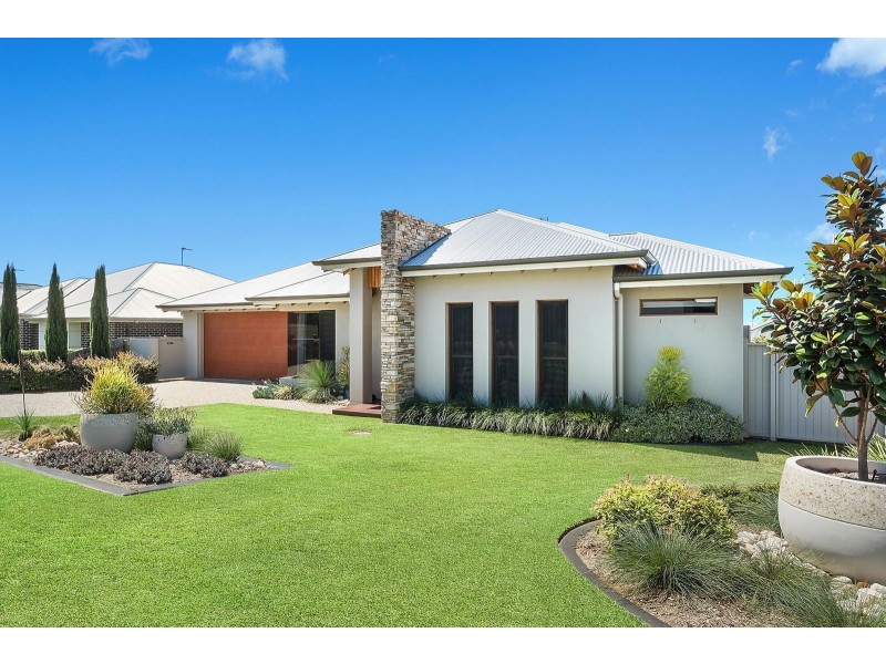 15 Brimblecombe Drive, Middle Ridge QLD 4350