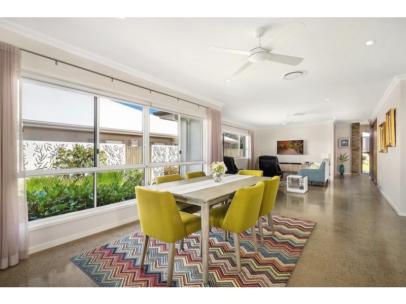 15 Brimblecombe Drive, Middle Ridge QLD 4350