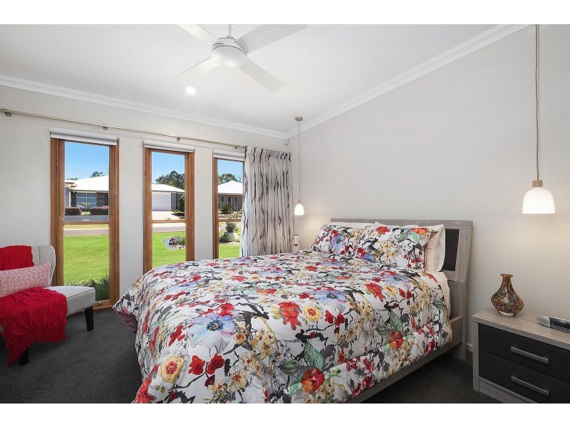 15 Brimblecombe Drive, Middle Ridge QLD 4350