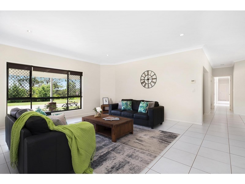 1 Bernard Court, Highfields QLD 4352