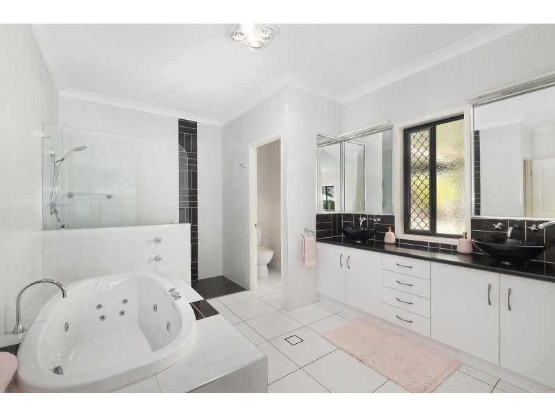 1 Bernard Court, Highfields QLD 4352