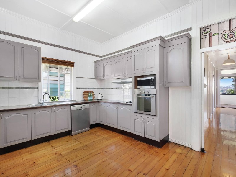 42 Cumming Street, North Toowoomba QLD 4350