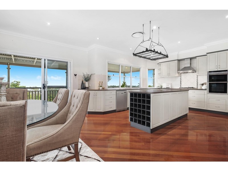 8 Huntingdale Court, Mount Lofty QLD 4350