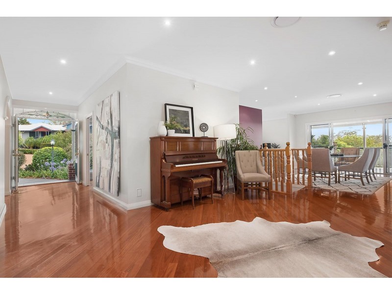 8 Huntingdale Court, Mount Lofty QLD 4350