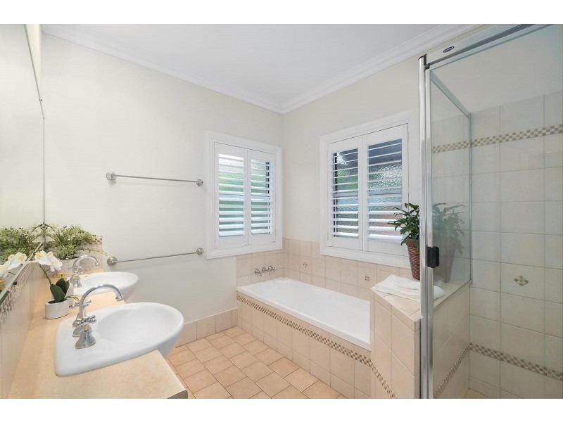 8 Huntingdale Court, Mount Lofty QLD 4350
