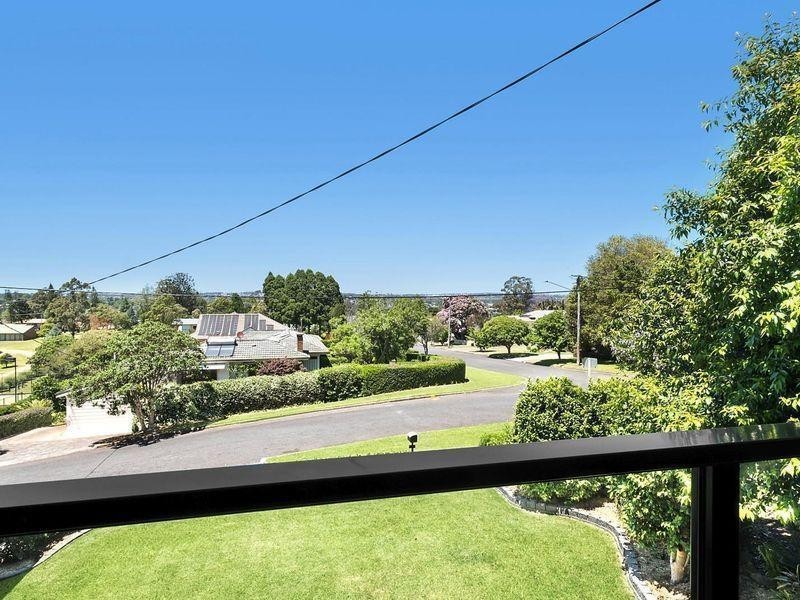 5 Owen Street, Mount Lofty QLD 4350