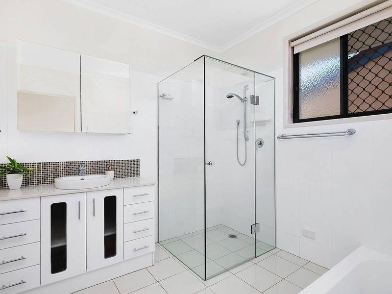 5 Owen Street, Mount Lofty QLD 4350