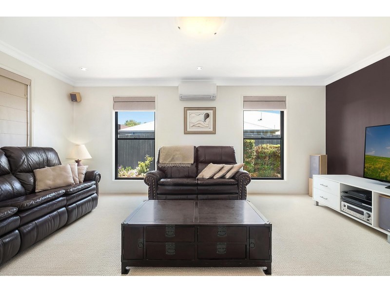 8 Kestrel Court, Rangeville QLD 4350