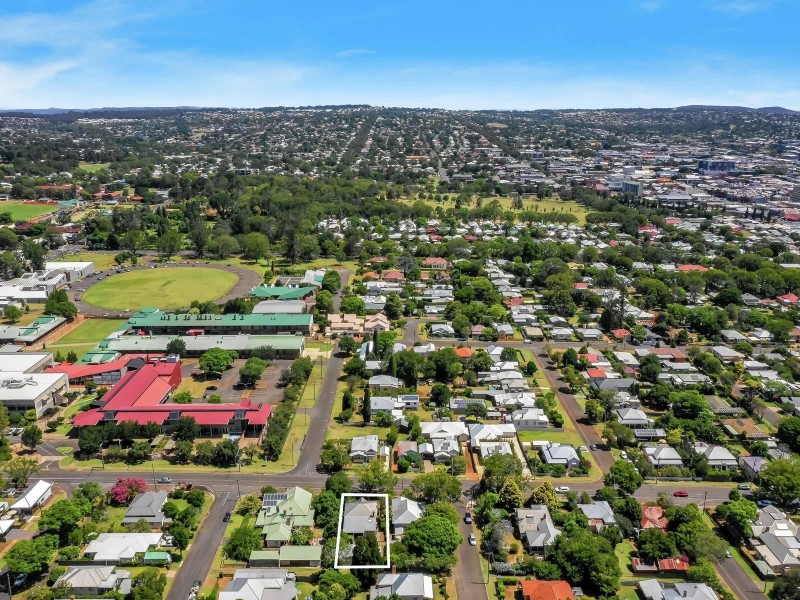 123 Bridge Street, North Toowoomba QLD 4350