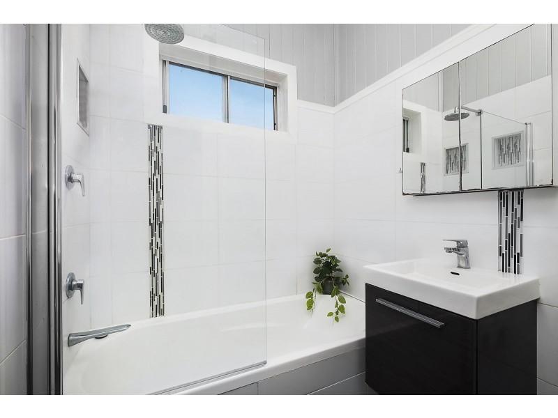 2A Jenkins Street, Newtown QLD 4350