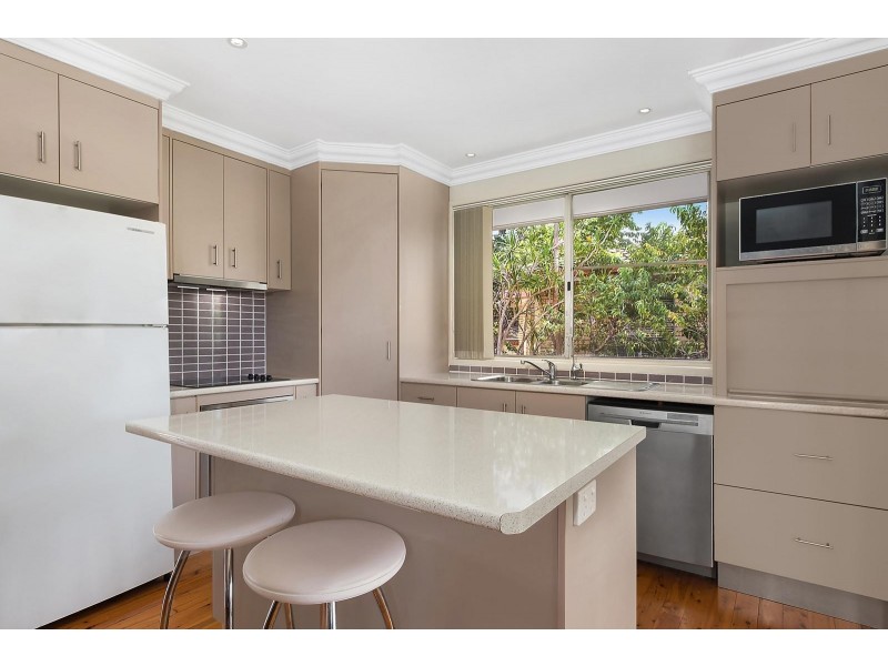 6 Raelyn Street, Centenary Heights QLD 4350