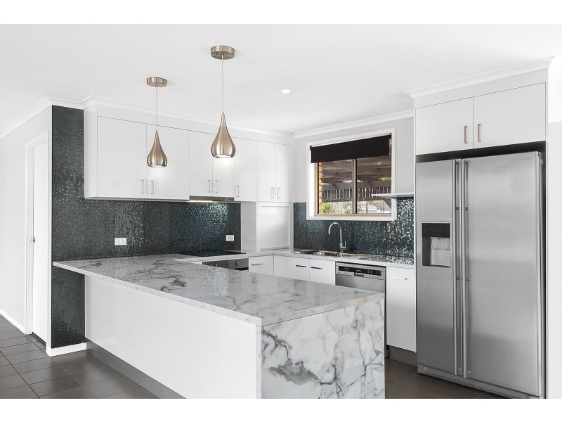 7 Russell Court, Wyreema QLD 4352