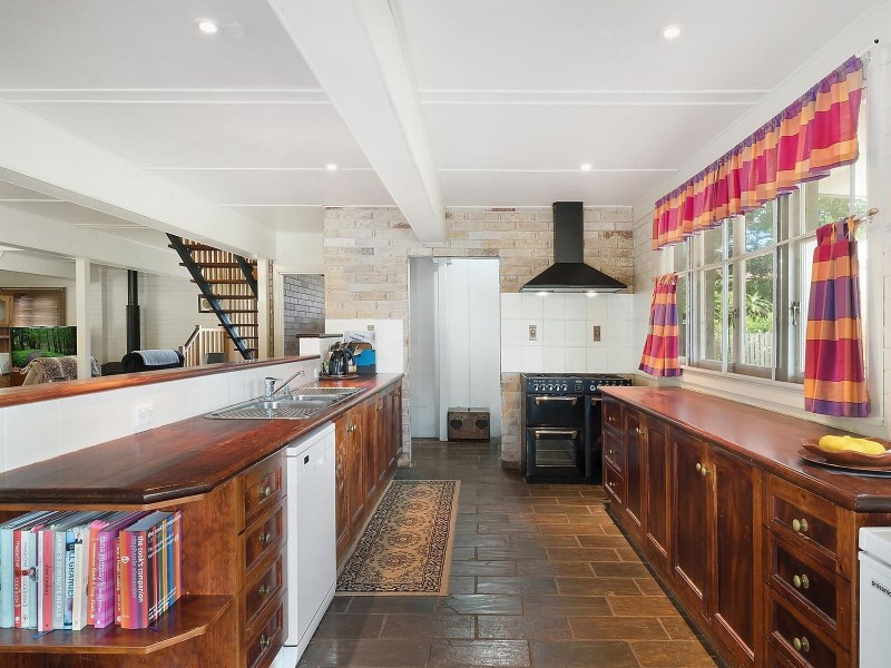 27 Holberton Street, Rockville QLD 4350