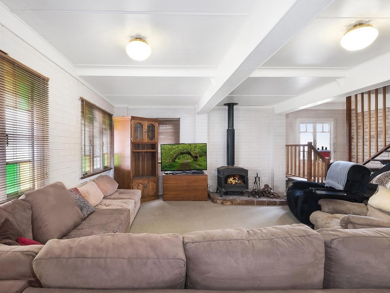 27 Holberton Street, Rockville QLD 4350