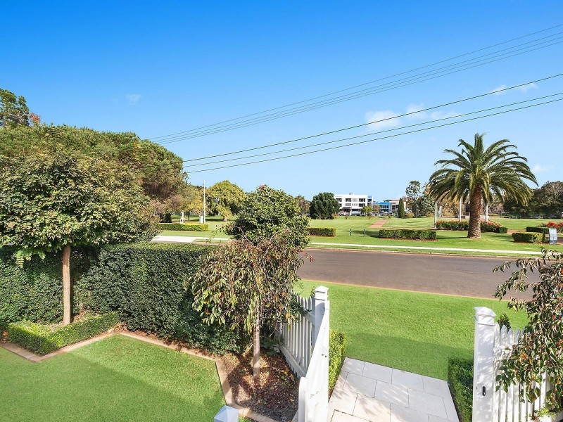 2 Burstow Street, East Toowoomba QLD 4350