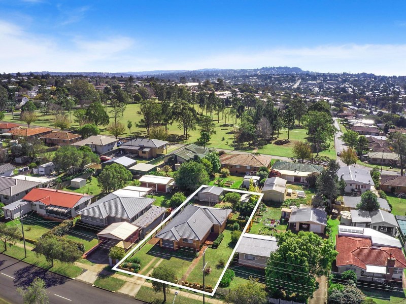 159 Alderley Street, Centenary Heights QLD 4350