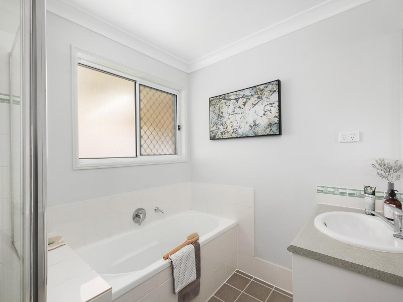 2/3 Wildcard Drive, Glenvale QLD 4350