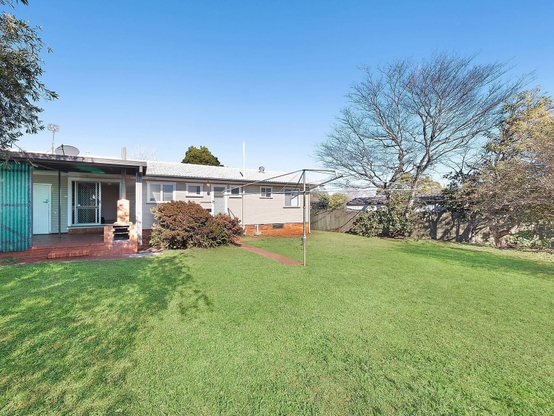 11 McIntyre Street, Centenary Heights QLD 4350