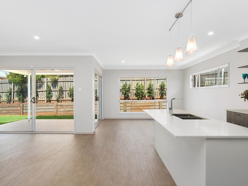 312 Hume Street, Centenary Heights QLD 4350