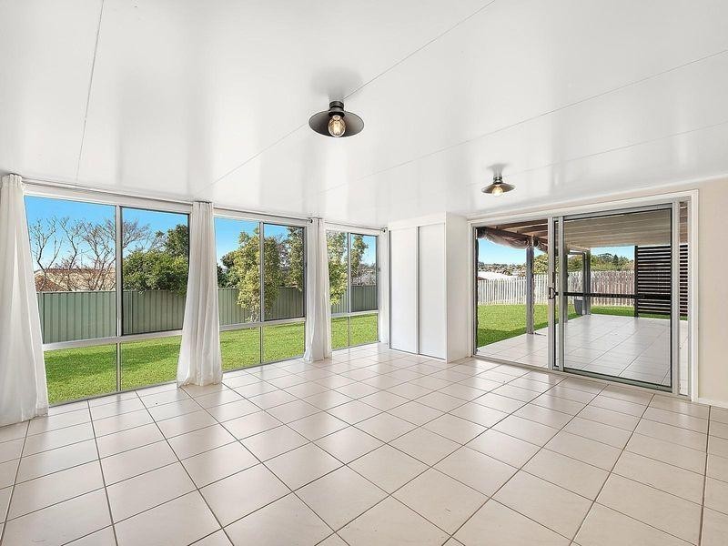 10 Claire Street, Centenary Heights QLD 4350