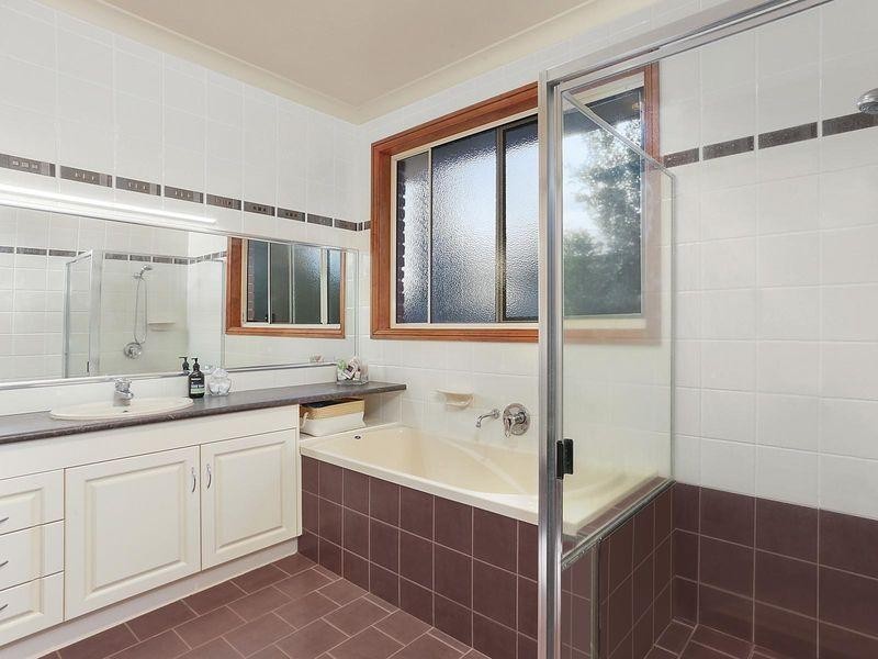 1 Montclair Close, Middle Ridge QLD 4350