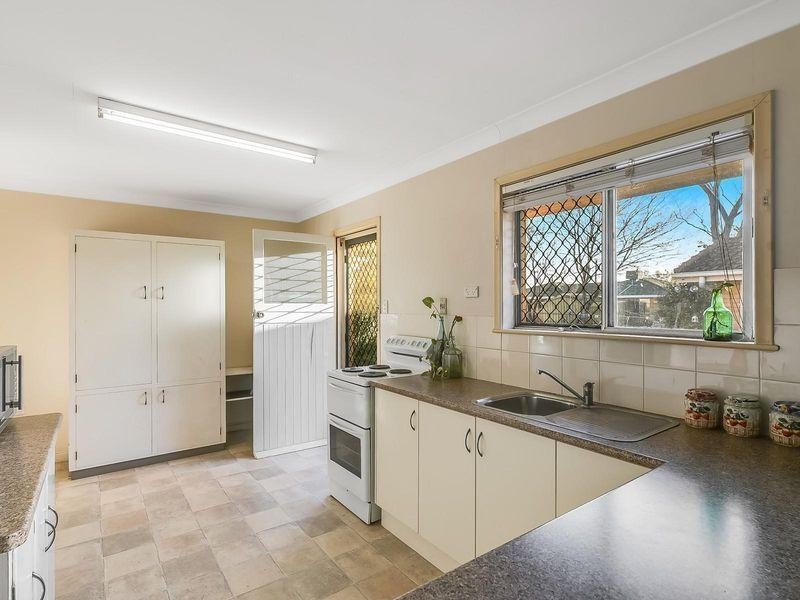 1 Berghofer Street, Rockville QLD 4350