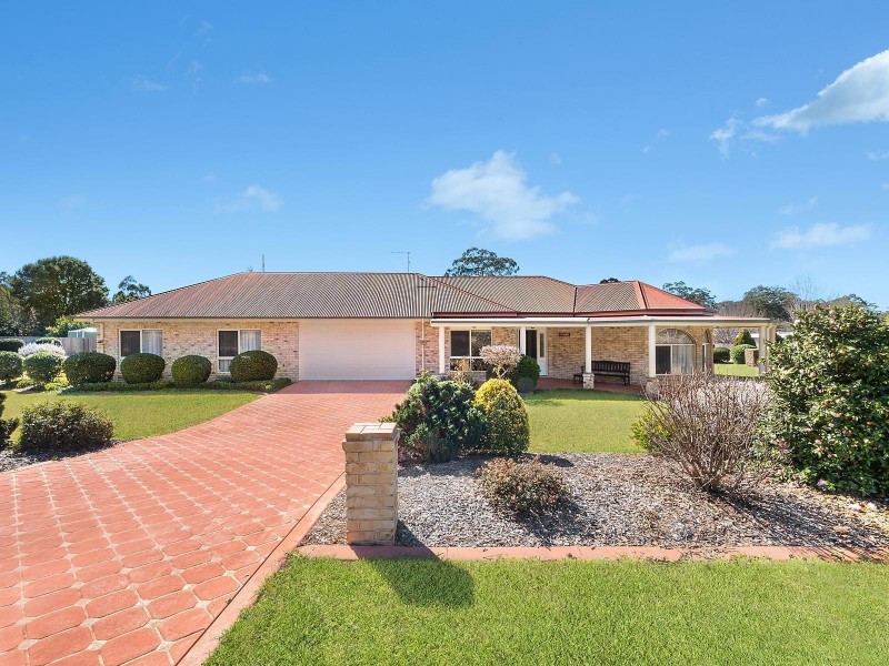 2 Tara Court, Highfields QLD 4352